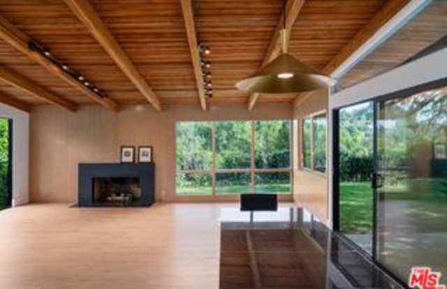 15434 Mulholland Drive Gallery 4