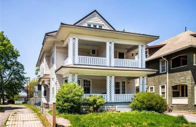 105 Laburnam Crescent photos photos