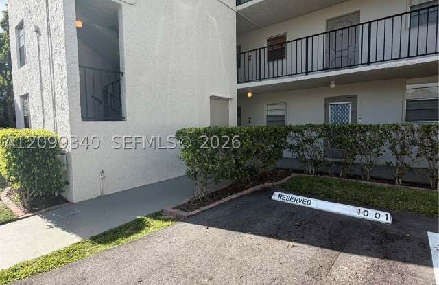 9235 Lagoon Pl Gallery 3