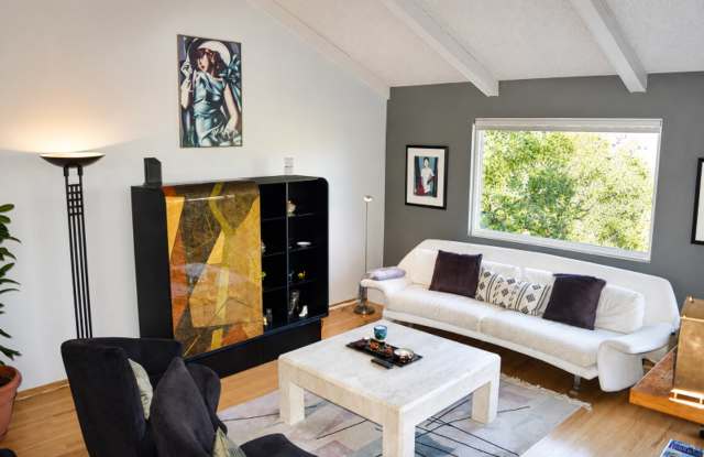 FURNISHED MILL VALLEY TOWNHOME WITH STUNNING VIEWS - 11/15/2026-5/15/2027 photos photos FURNISHED MILL VALLEY TOWNHOME WITH STUNNING VIEWS - 11/15/2026-5/15/2027 photos photos