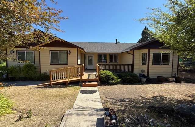 CHECK OUT THIS BEAUTIFUL HOME IN BOYD ACRES!!! photos photos