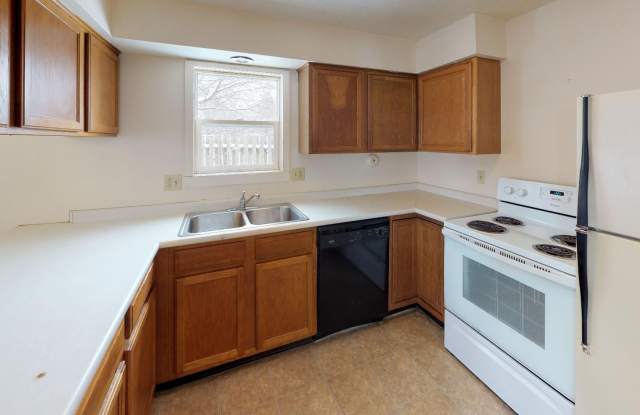 3 Bedroom Duplex w/Garage  In Unit Laundry Gallery 3