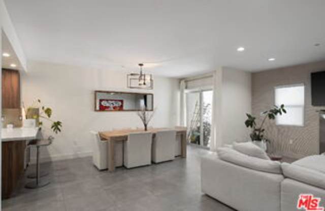 11023 Fruitland Drive Gallery 4