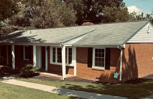 Large 3 bedroom brick rancher with 1.5 bathrooms. photos photos Large 3 bedroom brick rancher with 1.5 bathrooms. photos photos
