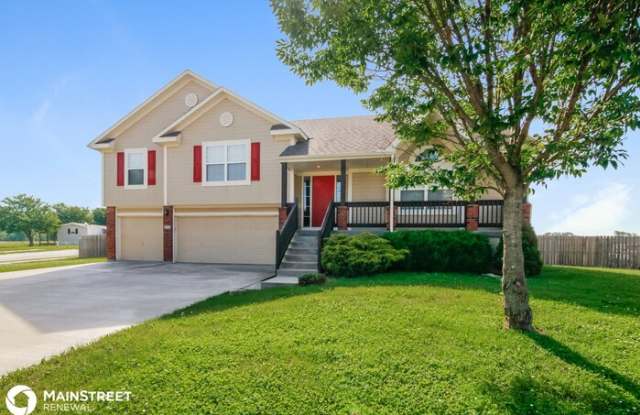 316 Golfview Drive - 316 Golfview Drive, Pleasant Hill, MO 64080