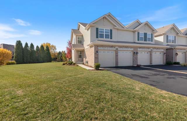 Spacious 3BR Townhome in Aurora - 2115 Canyon Creek Court, Aurora, IL 60503