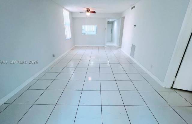 8429 Forest Hills Dr Gallery 4