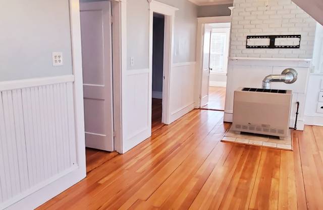 103 Stephen Street - 4 photos photos