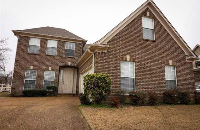 3BD/2.5BA with Bonus Room in Collierville Farms.  Over 2300 sq ft!.  Pets are welcome! photos photos