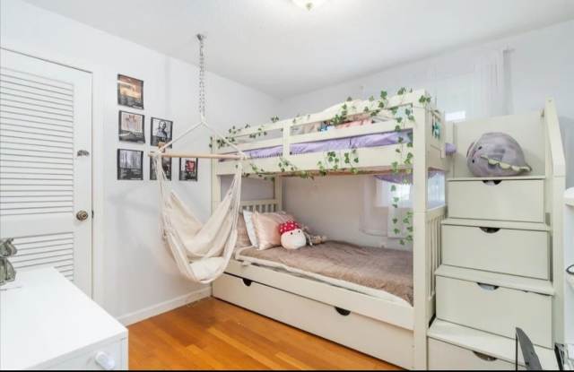 18 Edgewood Avenue Gallery 4