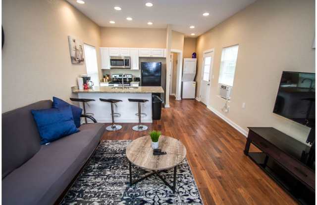 Renovated 1BR/1BA Downtown Home photos photos