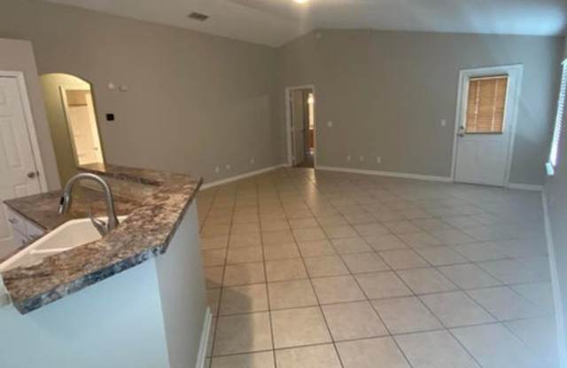 Home with Open Floorplan Gallery 4