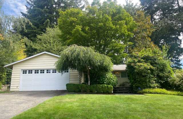 $500 OFF!!! Tour TODAY!!! Delightful Kirkland 3 Bedroom Rambler! - 12006 Northeast 134th Place, Kirkland, WA 98034