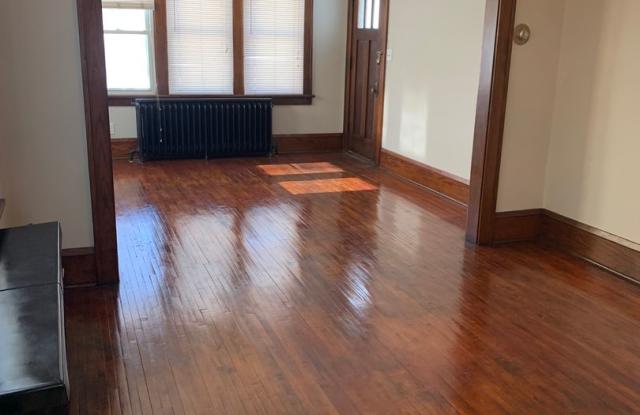 6 Bedroom 4 Bathroom Como House Available September 2027 Gallery 4
