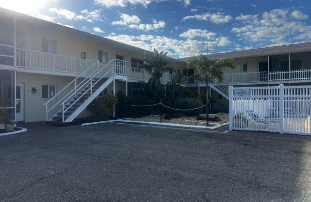 2BD/1BA on Venice Island Gallery 1