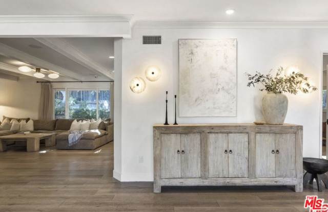 4678 White Oak Avenue Gallery 3