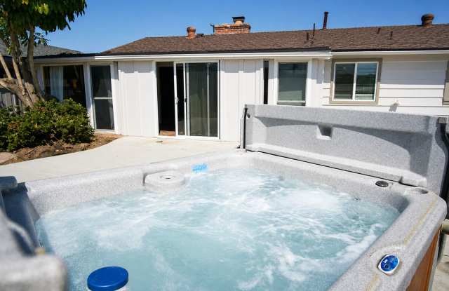 JACUZZI!! MASSIVE 5 BED 3 BATH HOME ON 63rd photos photos