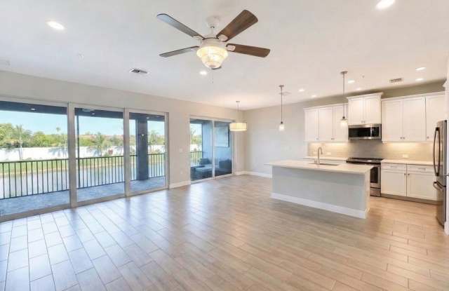 Modern 3BR Condo with Pond Views - Annual Rental in Seychelles Naples Gallery 4