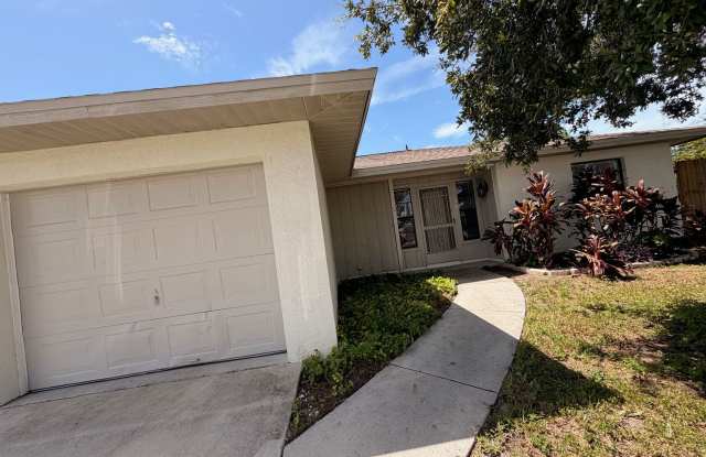 Fully remodeled 2/2 with Garage Gallery 1