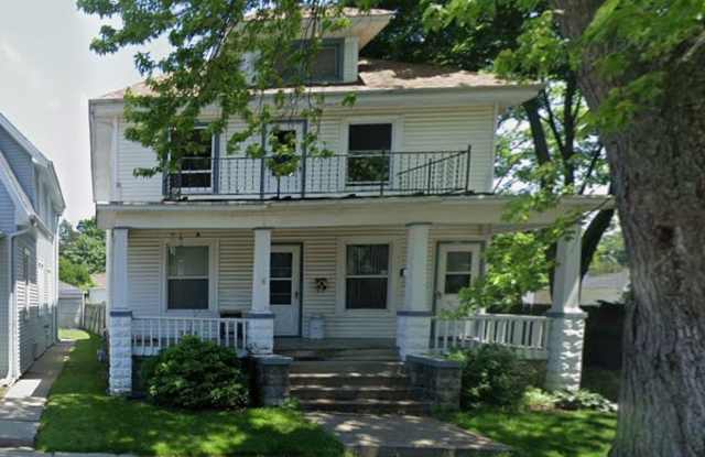 Triplex @ 1023 Grove Ave photos photos