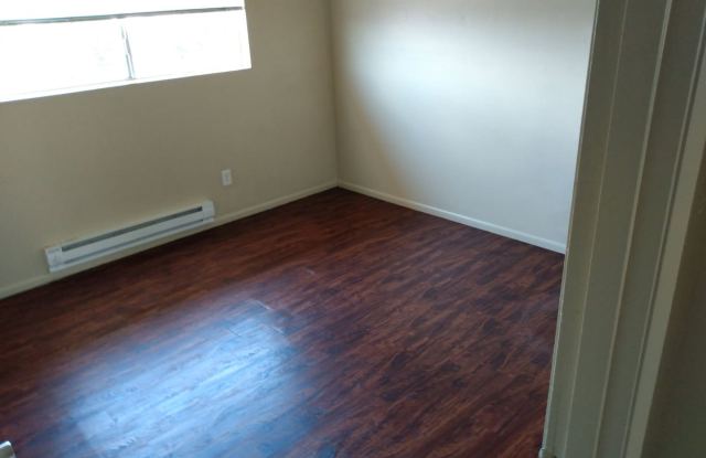 2 bedroom, 1 bath upstairs apartment - Maverick Apartments photos photos