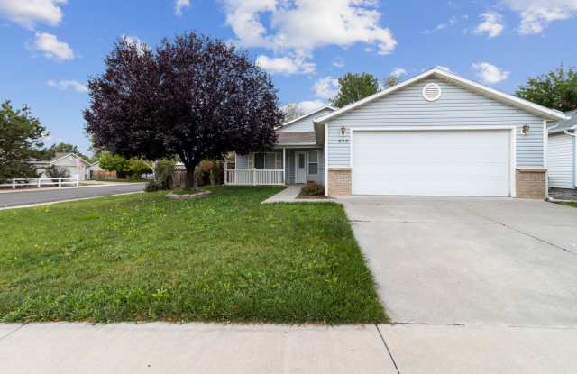 Wonderful 3 Bedroom Home with New Flooring and Paint photos photos