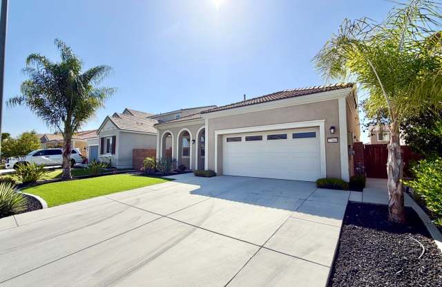 Spacious Heritage Lake Home with Solar & Main-Level Primary Suite photos photos