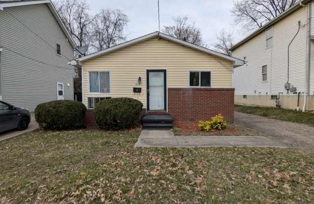 Welcome to this charming 3-bedroom, 1-bathroom house located in Akron photos photos
