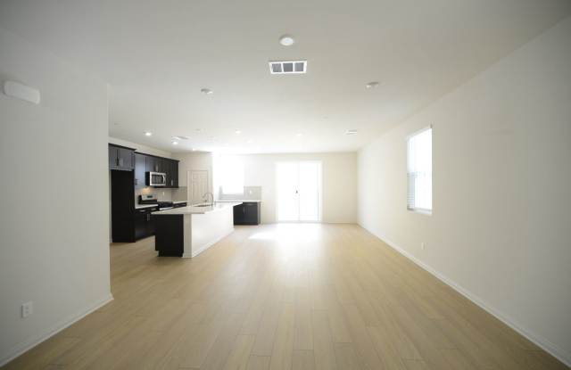 Stunning 4BR House in Menifee Gallery 1