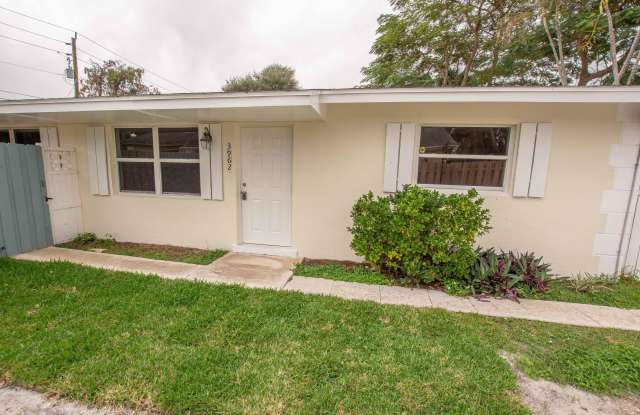 3962 Roan Court W photos photos