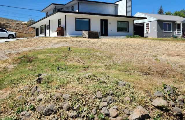 Modern Style and Luxury Amenities in Ephrata, 3Bed, 2 Bath photos photos