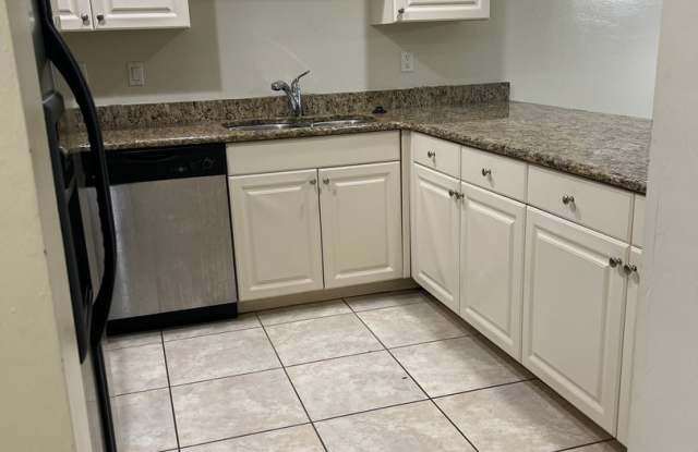 spacious townhouse.2 Bedrooms with 2-1/2 bathrooms photos photos