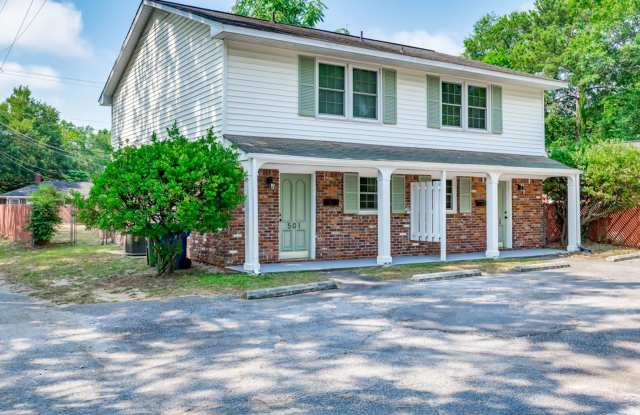PRE-LEASING FOR THE 27-28 SCHOOL YEAR! DUPLEX OPPORTUNITY Gallery 2