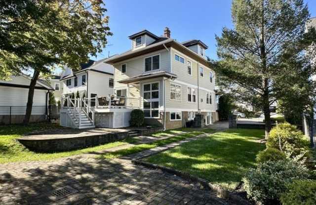 12 Maple Ave Gallery 3