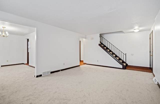 301 Kaymar Drive Gallery 3