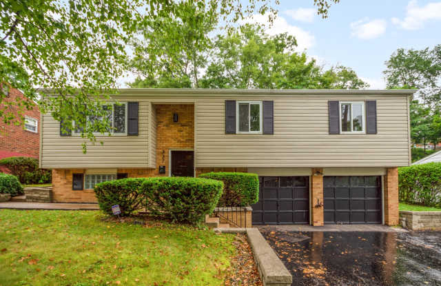AVAILABLE AUGUST 1ST!! DON'T MISS TIS GORGEOUS 3 BEDROOM IN PENN HILLS! photos photos