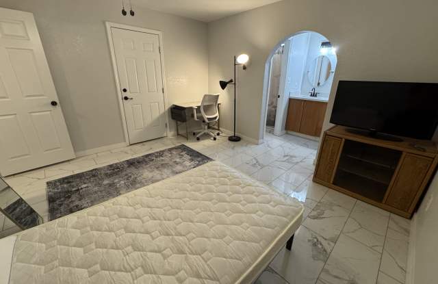 1637 West Garfield Street photos photos