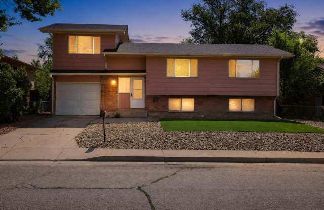 Spacious 4BR House in Colorado Springs Gallery 1