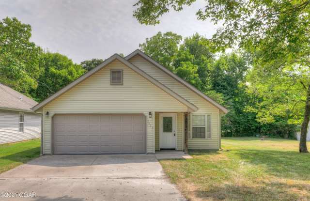 3423 S Jackson Avenue - 3423 South Jackson Avenue, Joplin, MO 64804