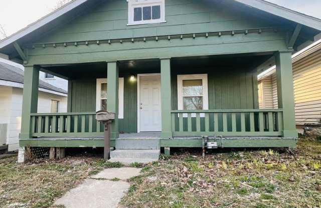 Cozy Northeast 1 Bedroom Home For Rent ***Additional Bonus Room*** - 406 North Belmont Boulevard, Kansas City, MO 64123