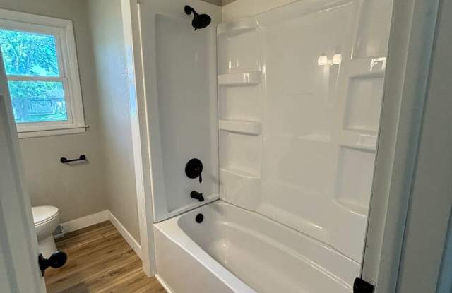 3 bedroom, 1 bath house for rent right by Kittrell Elementary School! photos photos