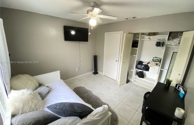 14855 SW 83rd Ln - 14855 SW 83rd Ln, Kendall West, FL 33193