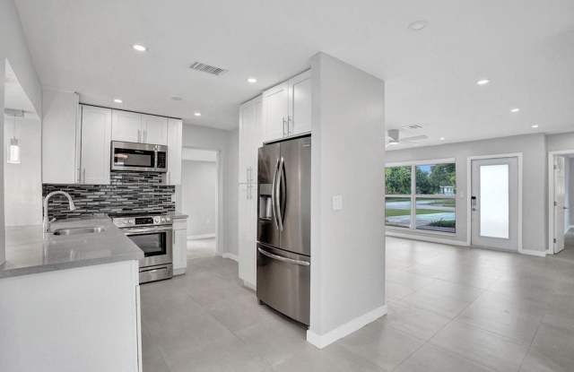 Large 4BD/3BA + Office | Renovated and updated, Single-Family Home – Hollywood, FL | NO HOA photos photos