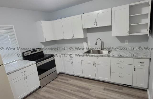 1039 Tamarack Avenue Northwest - 2 photos photos