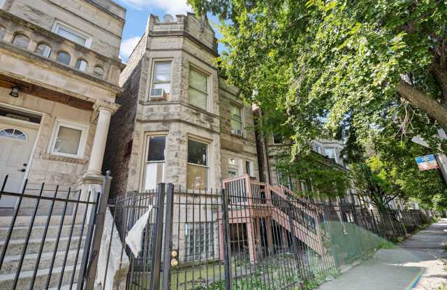 4319 W Jackson Boulevard Gallery 1