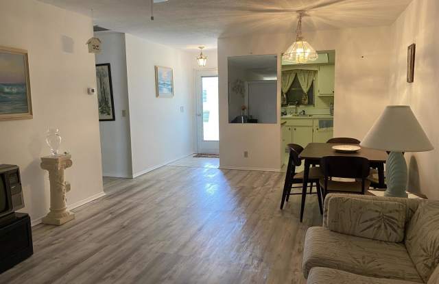 4790 Cresthaven Boulevard Gallery 4