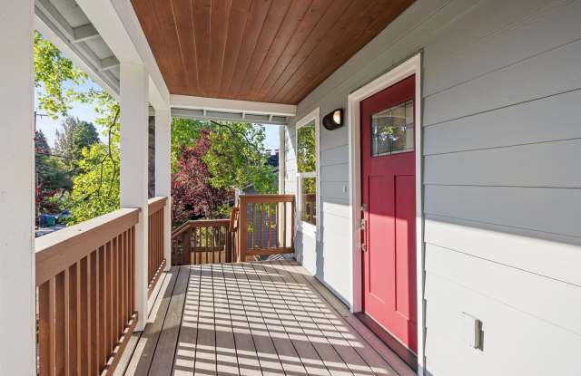 Beautifully Renovated 4BR Home in North Seattle! Gallery 3