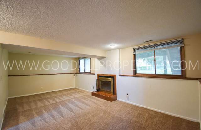 3 Bedroom 2 Bath Single Family Home in Urbandale. Gallery 4