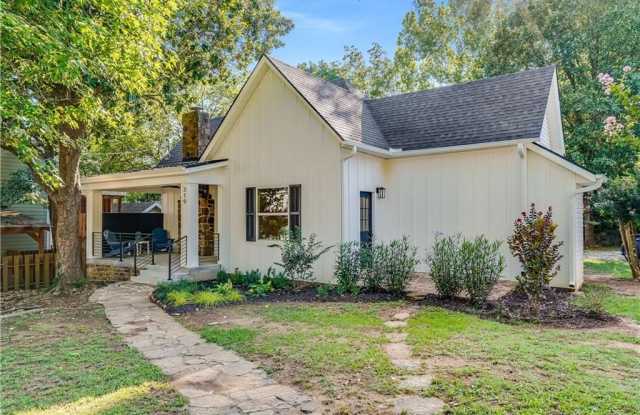 319  S College  AVE photos photos