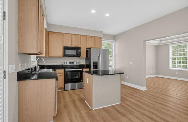 Old Fourth Ward 3BR/2.5BA Townhouse with Renovated Baths, Private Driveway and 2-Car Garage, $3,450/mo Gallery 4